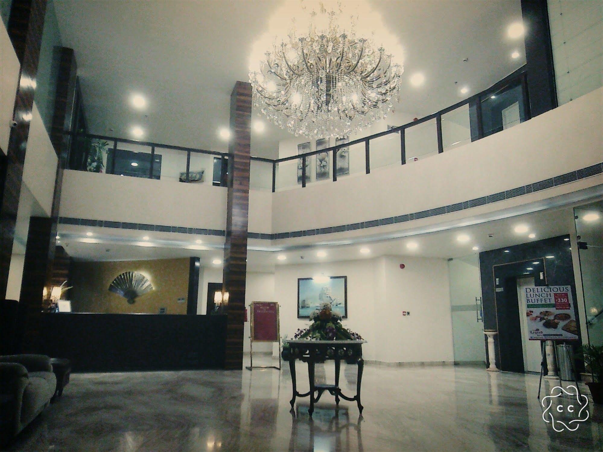 The Legend Hotel Prayagraj Exterior foto